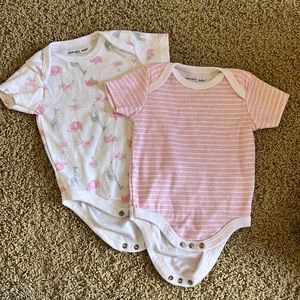 Empirio baby 2-pk onesies EUC 6-9M
